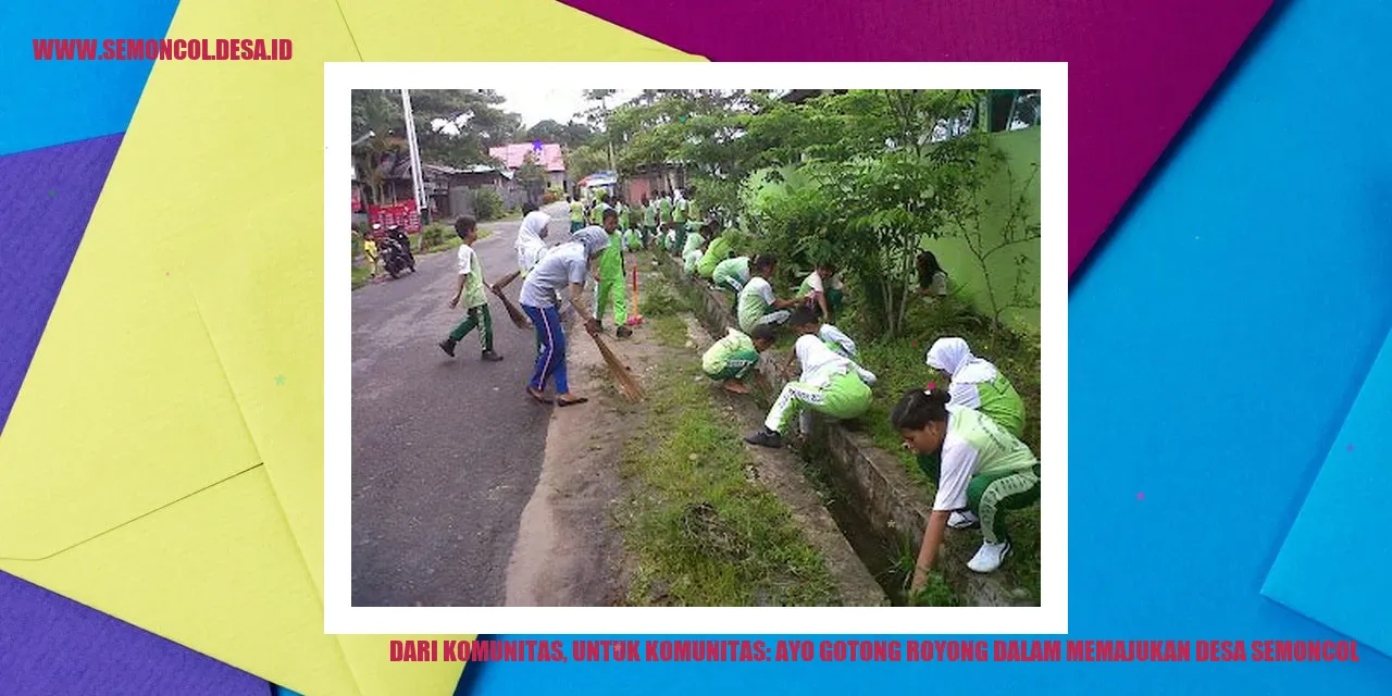 Gotong Royong dalam Memperbaiki Jalan Desa